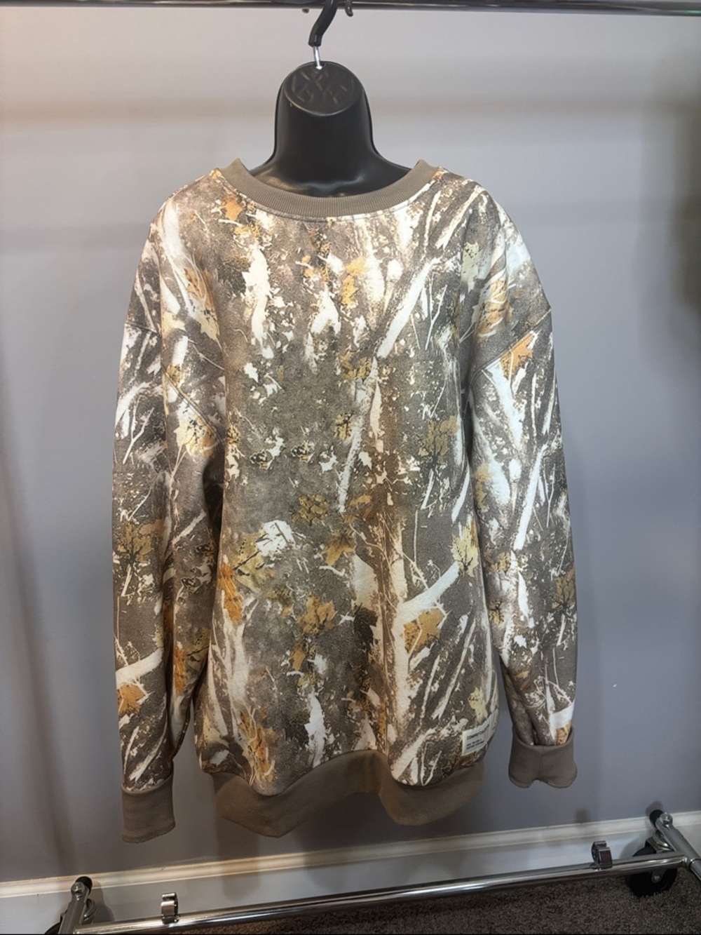 Women’s Crewneck Comfrt Camo Sweatshirt in Taupe Gray and Brown